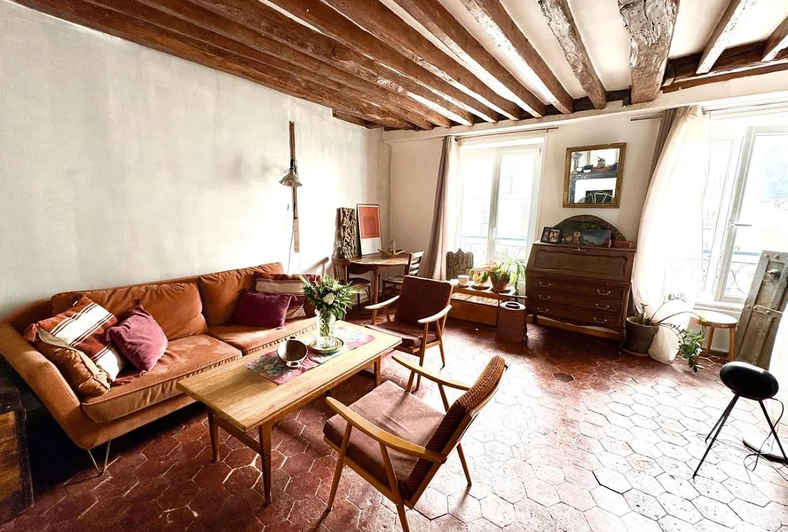 Your Favorite Nest In Paris contacts